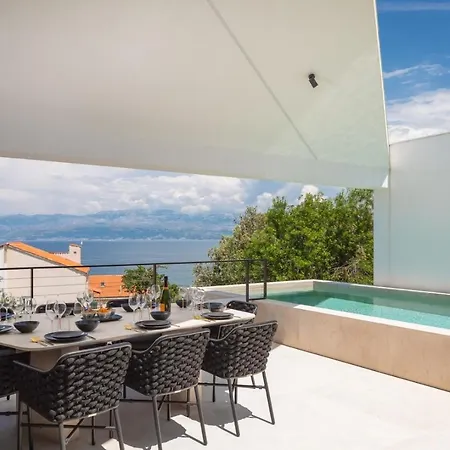 Villa Stunning Luxury Sandorin Private Seaside Oasis With Pool, Jacuzzi & Gym In *
