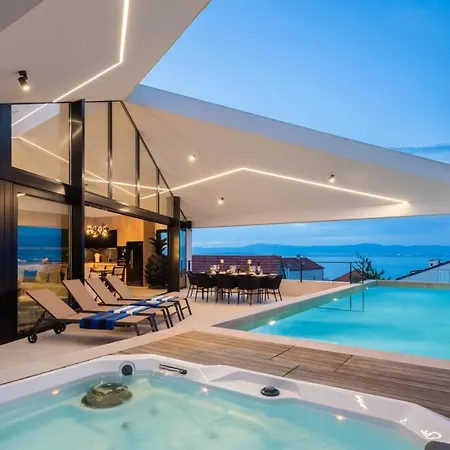 Villa Stunning Luxury Sandorin Private Seaside Oasis With Pool, Jacuzzi & Gym In