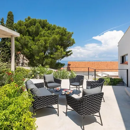 Villa Stunning Luxury Sandorin Private Seaside Oasis With Pool, Jacuzzi & Gym In Sutivan