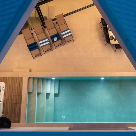 Villa Stunning Luxury Sandorin Private Seaside Oasis With Pool, Jacuzzi & Gym In Sutivan