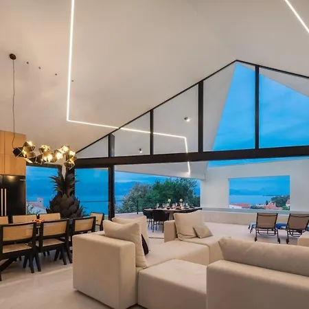 Luxury Sandorin With Heated Pool, Jacuzzi & Sauna Villa *
