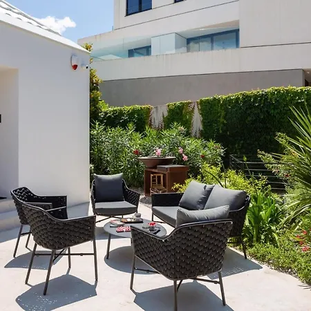 Luxury Sandorin With Heated Pool, Jacuzzi & Sauna Villa
