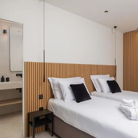 Luxury Sandorin With Heated Pool, Jacuzzi & Sauna