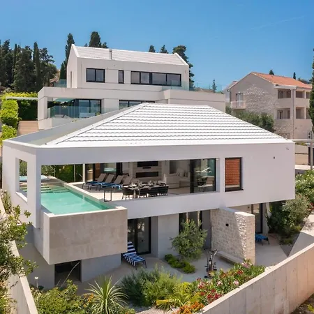 Luxury Sandorin With Heated Pool, Jacuzzi & Sauna *