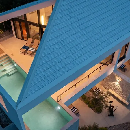 Luxury Sandorin With Heated Pool, Jacuzzi & Sauna *